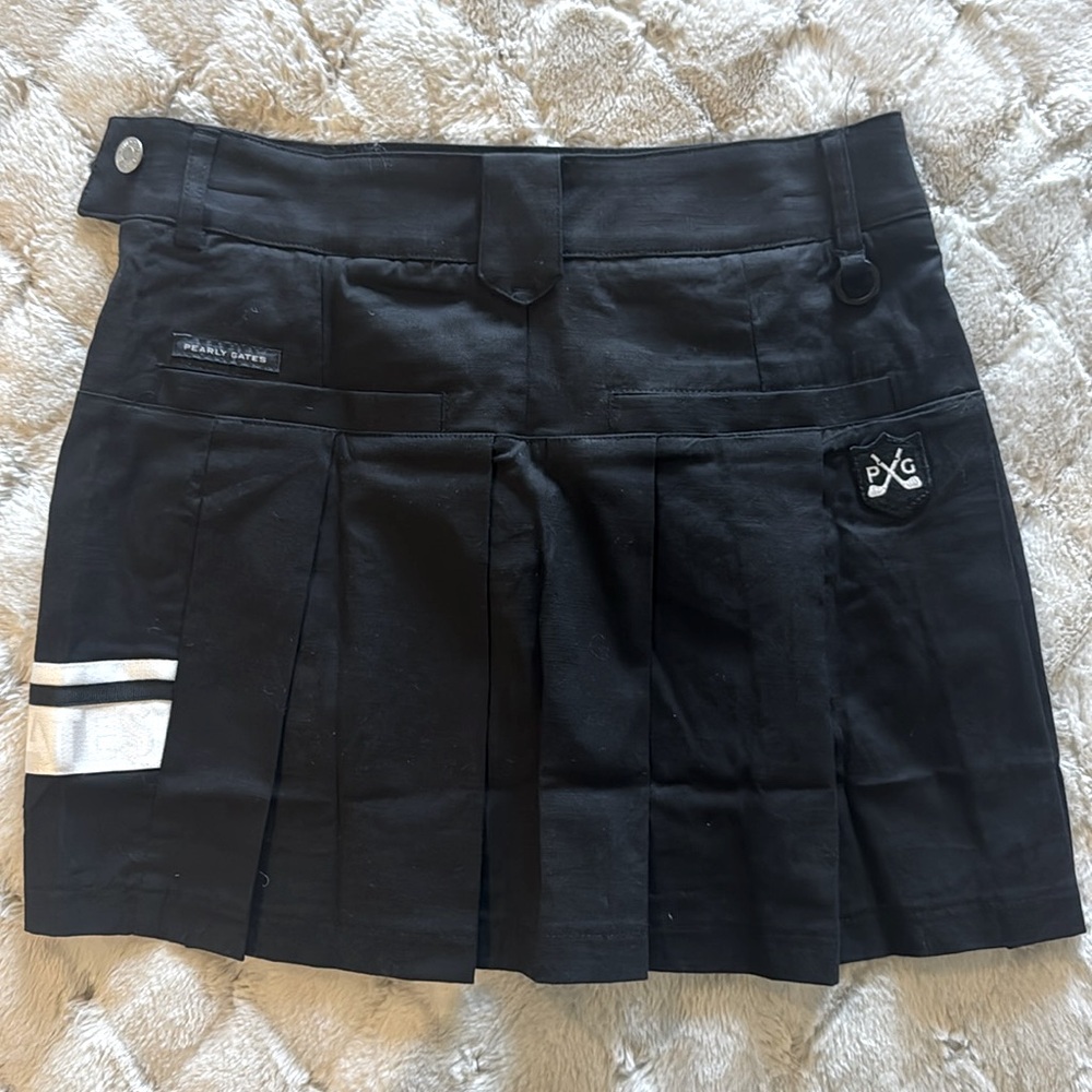 Pearly Gates Black Skirt Set Golf. Fits more like a size 2.